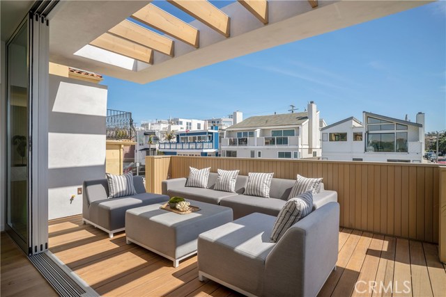 131 2nd Street, Hermosa Beach, California 90254, 4 Bedrooms Bedrooms, ,4 BathroomsBathrooms,Residential,Sold,2nd,SB19073645