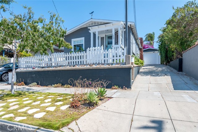 1012 Vincent Street, Redondo Beach, California 90277, 3 Bedrooms Bedrooms, ,1 BathroomBathrooms,Residential,Sold,Vincent,SB21177089