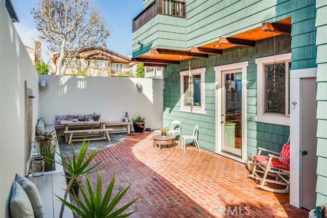 1161 2nd Street, Manhattan Beach, California 90266, 5 Bedrooms Bedrooms, ,4 BathroomsBathrooms,Residential,Sold,2nd,PV19028354