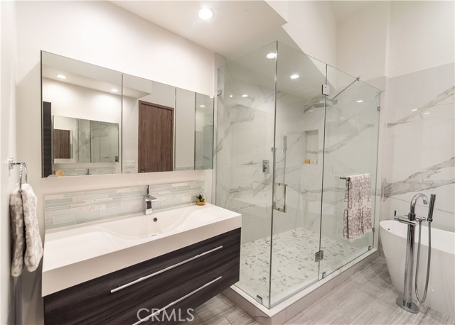 2713 Carnegie Lane, Redondo Beach, California 90278, 4 Bedrooms Bedrooms, ,4 BathroomsBathrooms,Residential,Sold,Carnegie,SB19254558