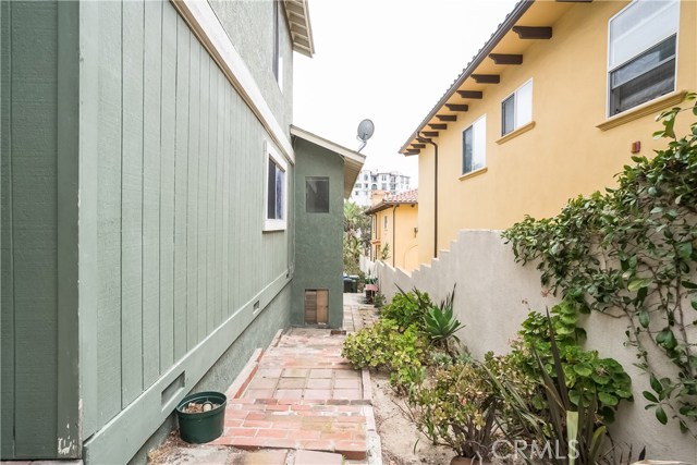 2004 Nelson Avenue, Redondo Beach, California 90278, 4 Bedrooms Bedrooms, ,3 BathroomsBathrooms,Residential,Sold,Nelson,SB17138213