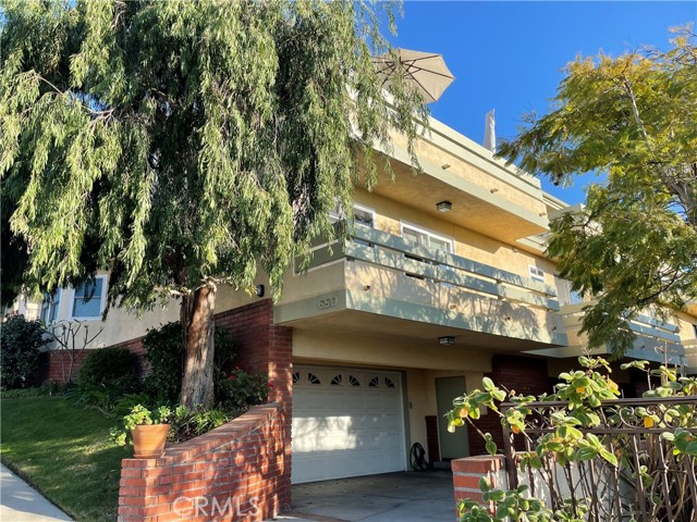 650 11th Street, Hermosa Beach, California 90254, 3 Bedrooms Bedrooms, ,2 BathroomsBathrooms,Residential,Sold,11th,SB21011737