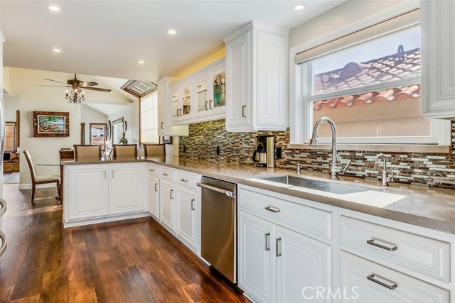 521 13th Street, Manhattan Beach, California 90266, 3 Bedrooms Bedrooms, ,1 BathroomBathrooms,Residential,Sold,13th,PW19054857