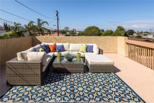 1924 Graham Avenue, Redondo Beach, California 90278, 3 Bedrooms Bedrooms, ,1 BathroomBathrooms,Residential,Sold,Graham,SB17196413