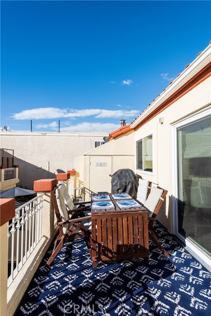 840 Loma Drive, Hermosa Beach, California 90254, 3 Bedrooms Bedrooms, ,2 BathroomsBathrooms,Residential,Sold,Loma,SB18033597