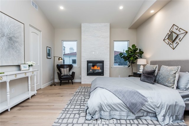 105 Juanita Avenue, Redondo Beach, California 90277, 4 Bedrooms Bedrooms, ,3 BathroomsBathrooms,Residential,Sold,Juanita,SB17254045