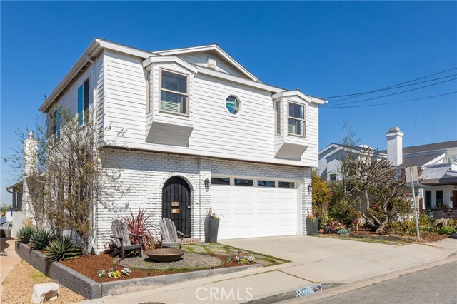 1207 10th Street, Hermosa Beach, California 90254, 4 Bedrooms Bedrooms, ,3 BathroomsBathrooms,Residential,Sold,10th,SB21038861