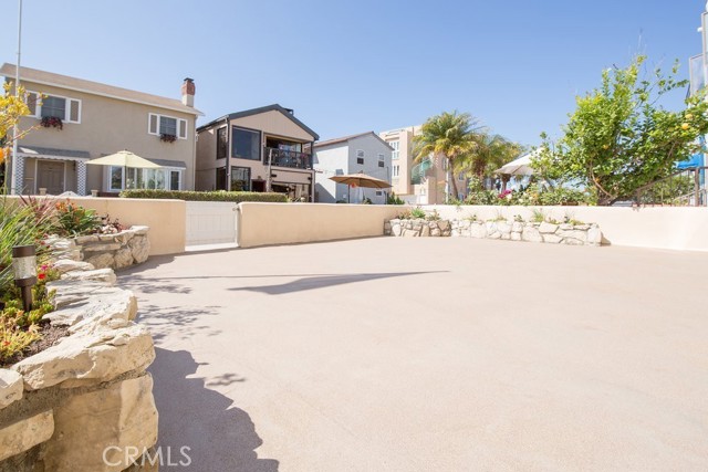 29 6th Street, Hermosa Beach, California 90254, 5 Bedrooms Bedrooms, ,5 BathroomsBathrooms,Residential,Sold,6th,SB21093779