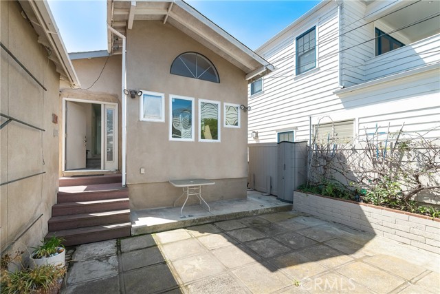 571 33rd Street, Manhattan Beach, California 90266, 2 Bedrooms Bedrooms, ,2 BathroomsBathrooms,Residential,Sold,33rd,SB21059997