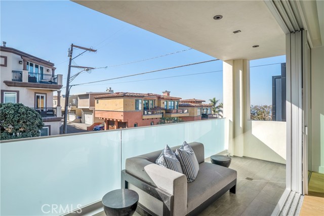 217 1st Street, Manhattan Beach, California 90266, 3 Bedrooms Bedrooms, ,4 BathroomsBathrooms,Residential,Sold,1st,SB18101651