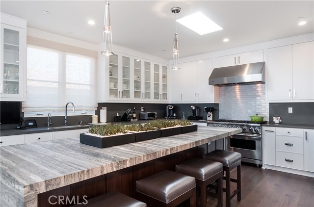 2215 Bayview Drive, Manhattan Beach, California 90266, 4 Bedrooms Bedrooms, ,3 BathroomsBathrooms,Residential,Sold,Bayview,SB20132281