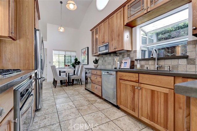 1909 Faymont, Manhattan Beach, California 90266, 3 Bedrooms Bedrooms, ,2 BathroomsBathrooms,Residential,Sold,Faymont,SB21151359