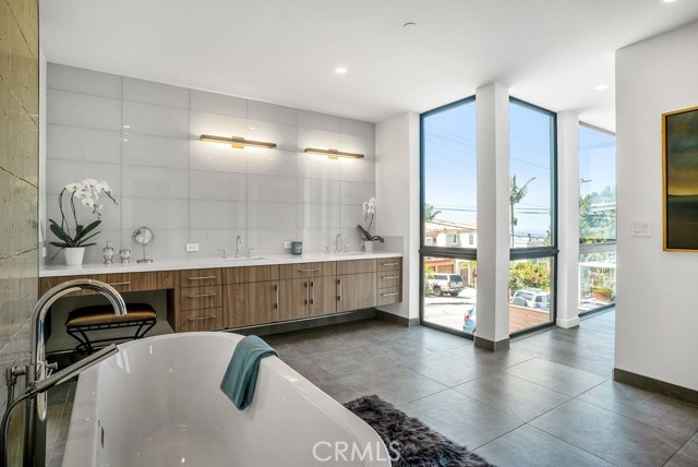 945 7th Street, Hermosa Beach, California 90254, 4 Bedrooms Bedrooms, ,3 BathroomsBathrooms,Residential,Sold,7th,SB19140226