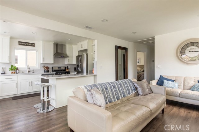 1012 Avenue C, Redondo Beach, California 90277, 4 Bedrooms Bedrooms, ,2 BathroomsBathrooms,Residential,Sold,Avenue C,SB19263287