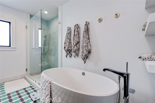 585 29th Street, Manhattan Beach, California 90266, 4 Bedrooms Bedrooms, ,3 BathroomsBathrooms,Residential,Sold,29th,SB21019167