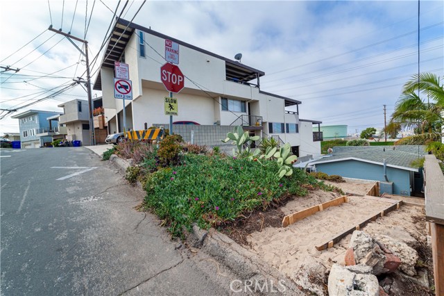 500 Rosecrans Avenue, Manhattan Beach, California 90266, 2 Bedrooms Bedrooms, ,1 BathroomBathrooms,Residential,Sold,Rosecrans,SB21003064
