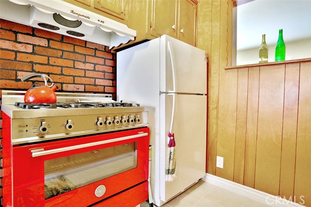 Check out this crazy beautiful oven and stove
