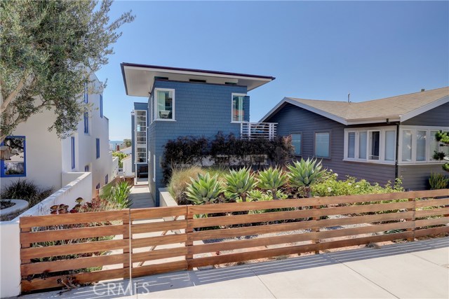 2461 Myrtle Avenue, Hermosa Beach, California 90254, 4 Bedrooms Bedrooms, ,Residential,Sold,Myrtle,SB20143754