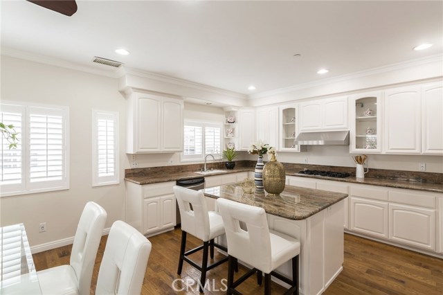 2515 Voorhees Avenue, Redondo Beach, California 90278, 4 Bedrooms Bedrooms, ,4 BathroomsBathrooms,Residential,Sold,Voorhees,SB18062969