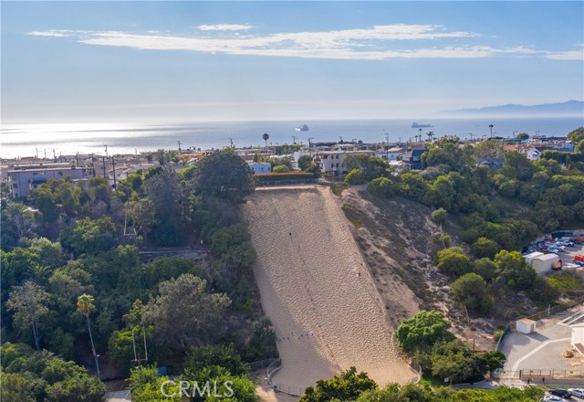 445 32nd Street, Manhattan Beach, California 90266, 5 Bedrooms Bedrooms, ,4 BathroomsBathrooms,Residential,Sold,32nd,SB20095132