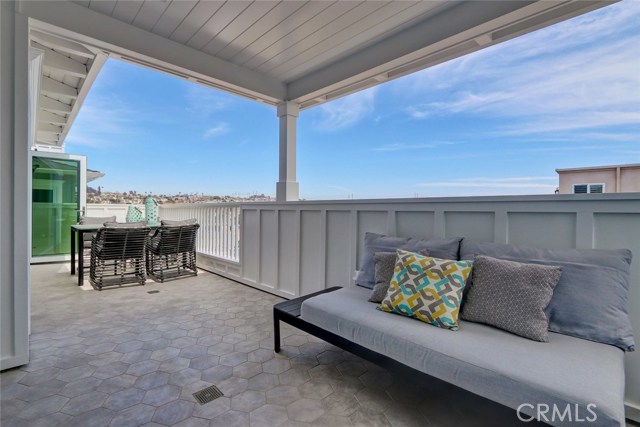 702 Loma Drive, Hermosa Beach, California 90254, 3 Bedrooms Bedrooms, ,3 BathroomsBathrooms,Residential,Sold,Loma,SB18137124