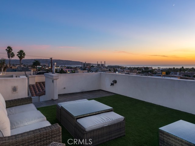 842 8th Street, Hermosa Beach, California 90254, 4 Bedrooms Bedrooms, ,2 BathroomsBathrooms,Residential,Sold,8th,SB19252569