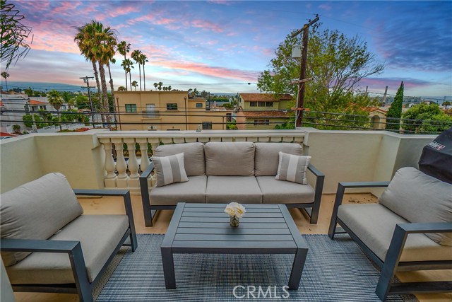 702 Juanita Avenue, Redondo Beach, California 90277, 4 Bedrooms Bedrooms, ,3 BathroomsBathrooms,Residential,Sold,Juanita,PW20121248