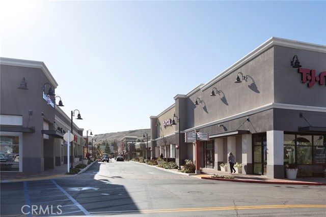 Peninsula Center Drive with shops