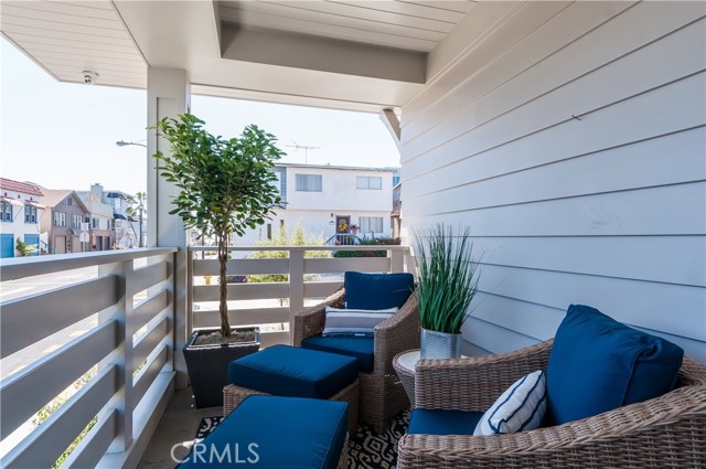 100 Morningside Drive, Manhattan Beach, California 90266, 6 Bedrooms Bedrooms, ,5 BathroomsBathrooms,Residential,Sold,Morningside,SB17085641