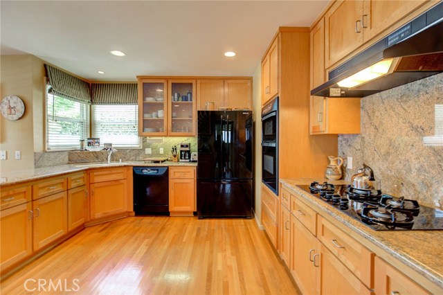 590 33rd Street, Manhattan Beach, California 90266, 3 Bedrooms Bedrooms, ,2 BathroomsBathrooms,Residential,Sold,33rd,SB19174873