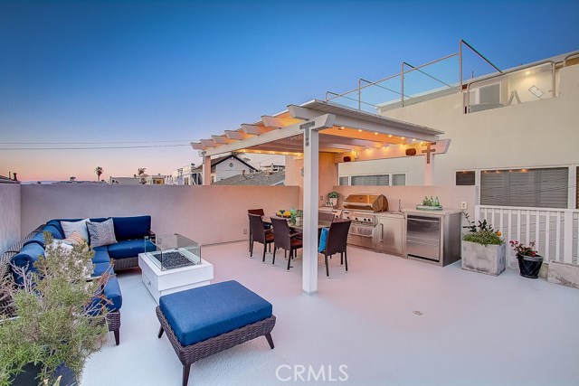 132 35th Place, Hermosa Beach, California 90254, 2 Bedrooms Bedrooms, ,2 BathroomsBathrooms,Residential,Sold,35th,SB19057826