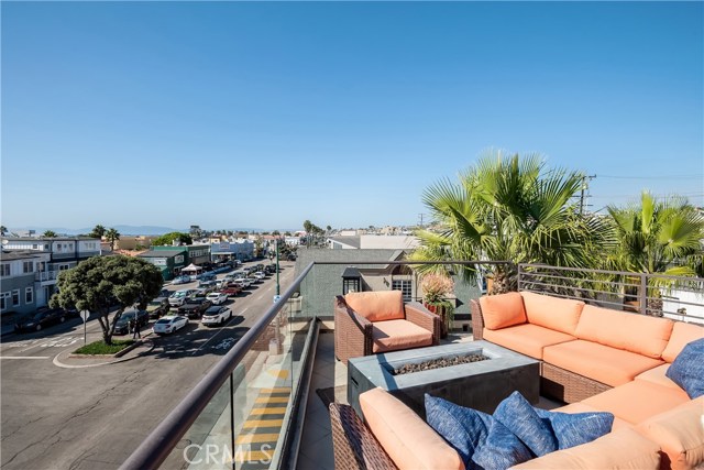 100 8th Street, Hermosa Beach, California 90254, 2 Bedrooms Bedrooms, ,1 BathroomBathrooms,Residential,Sold,8th,SB20203822