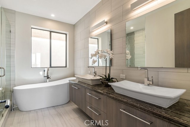 1832 Pacific Coast Highway, Hermosa Beach, California 90254, 3 Bedrooms Bedrooms, ,3 BathroomsBathrooms,Residential,Sold,Pacific Coast Highway,SB18123044