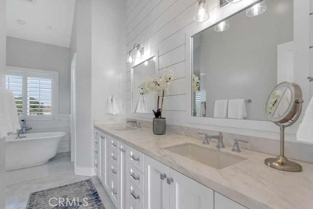 1307 Gertruda Avenue, Redondo Beach, California 90277, 5 Bedrooms Bedrooms, ,1 BathroomBathrooms,Residential,Sold,Gertruda,SB21076858