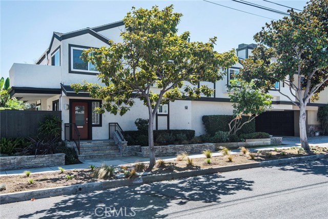 Great curb appeal, north to south situated with great light all day long while staying cool with breezes coming up from the beach!