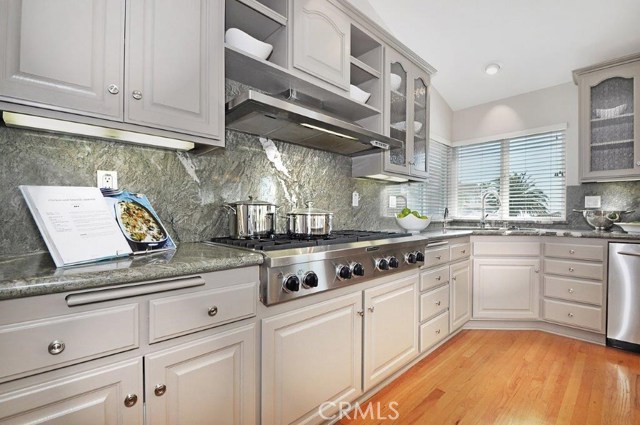 521 Irena Avenue, Redondo Beach, California 90277, 5 Bedrooms Bedrooms, ,3 BathroomsBathrooms,Residential,Sold,Irena,SB19053298