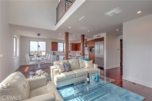 521 Gertruda, Redondo Beach, California 90277, 3 Bedrooms Bedrooms, ,4 BathroomsBathrooms,Residential,Sold,Gertruda,PV17183472