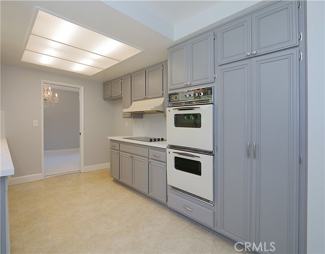 Kitchen flows to formal dining area Kitchen flows to formal dining area