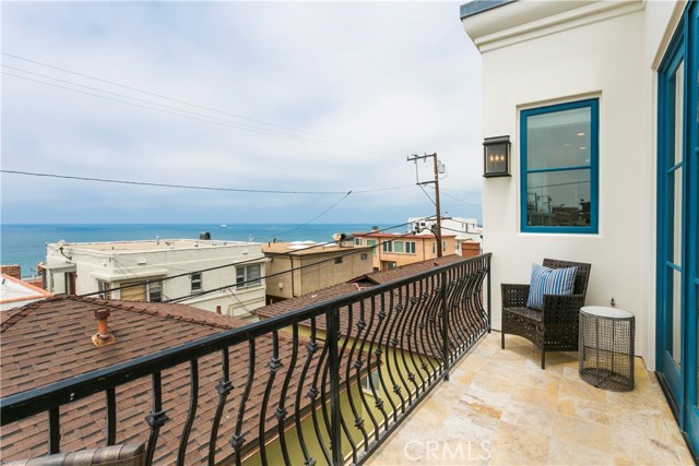 320 32nd Street, Manhattan Beach, California 90266, 5 Bedrooms Bedrooms, ,2 BathroomsBathrooms,Residential,Sold,32nd,SB17078254