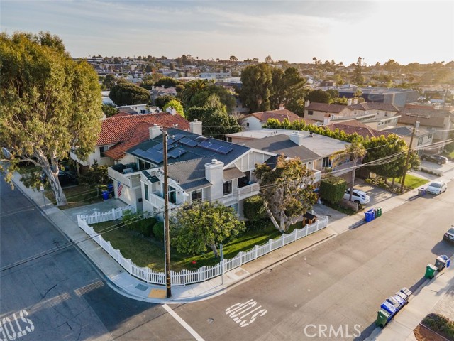 1156 10th Street, Manhattan Beach, California 90266, 3 Bedrooms Bedrooms, ,2 BathroomsBathrooms,Residential,Sold,10th,SB21063367