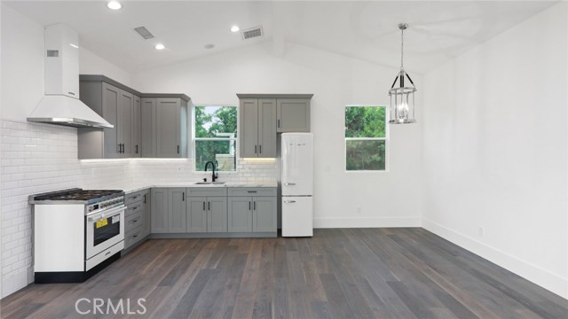 1020 Avenue A, Redondo Beach, California 90277, 6 Bedrooms Bedrooms, ,6 BathroomsBathrooms,Residential,Sold,Avenue A,PV20189738