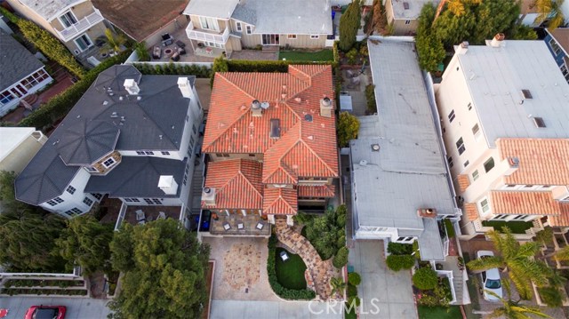 927 27th Street, Manhattan Beach, California 90266, 5 Bedrooms Bedrooms, ,5 BathroomsBathrooms,Residential,Sold,27th,SB18045618