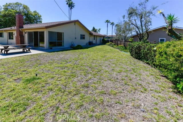 Large side yard area