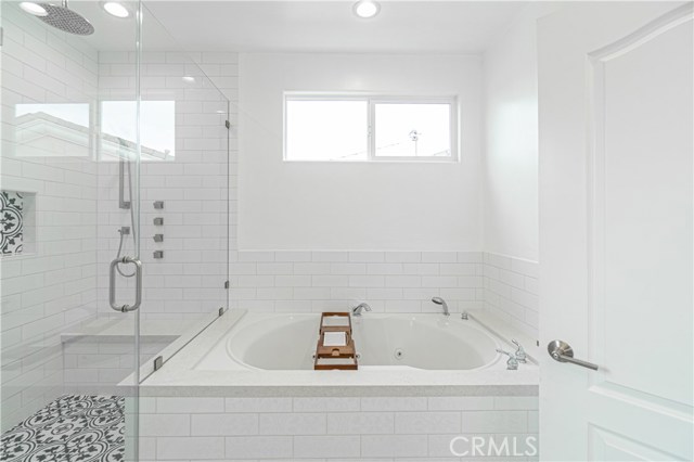 Master suite jacuzzi tub