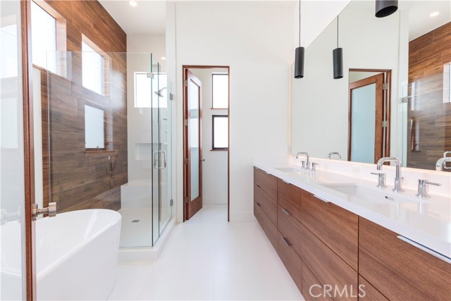 521 Gertruda, Redondo Beach, California 90277, 3 Bedrooms Bedrooms, ,4 BathroomsBathrooms,Residential,Sold,Gertruda,PV17183472