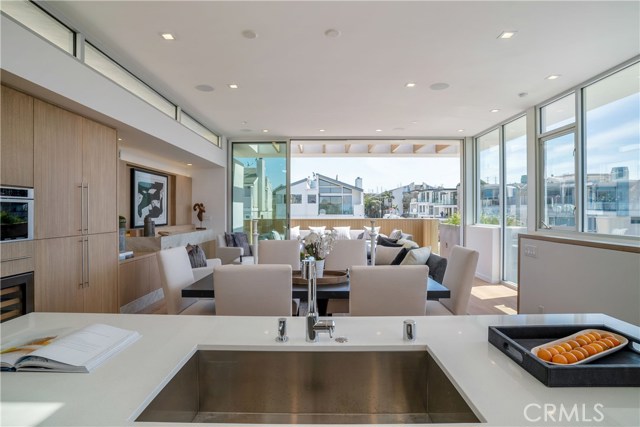 131 2nd Street, Hermosa Beach, California 90254, 4 Bedrooms Bedrooms, ,4 BathroomsBathrooms,Residential,Sold,2nd,SB19073645