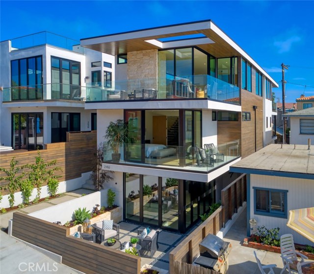 246 30th Street, Hermosa Beach, California 90254, 4 Bedrooms Bedrooms, ,4 BathroomsBathrooms,Residential,Sold,30th,SB19212204