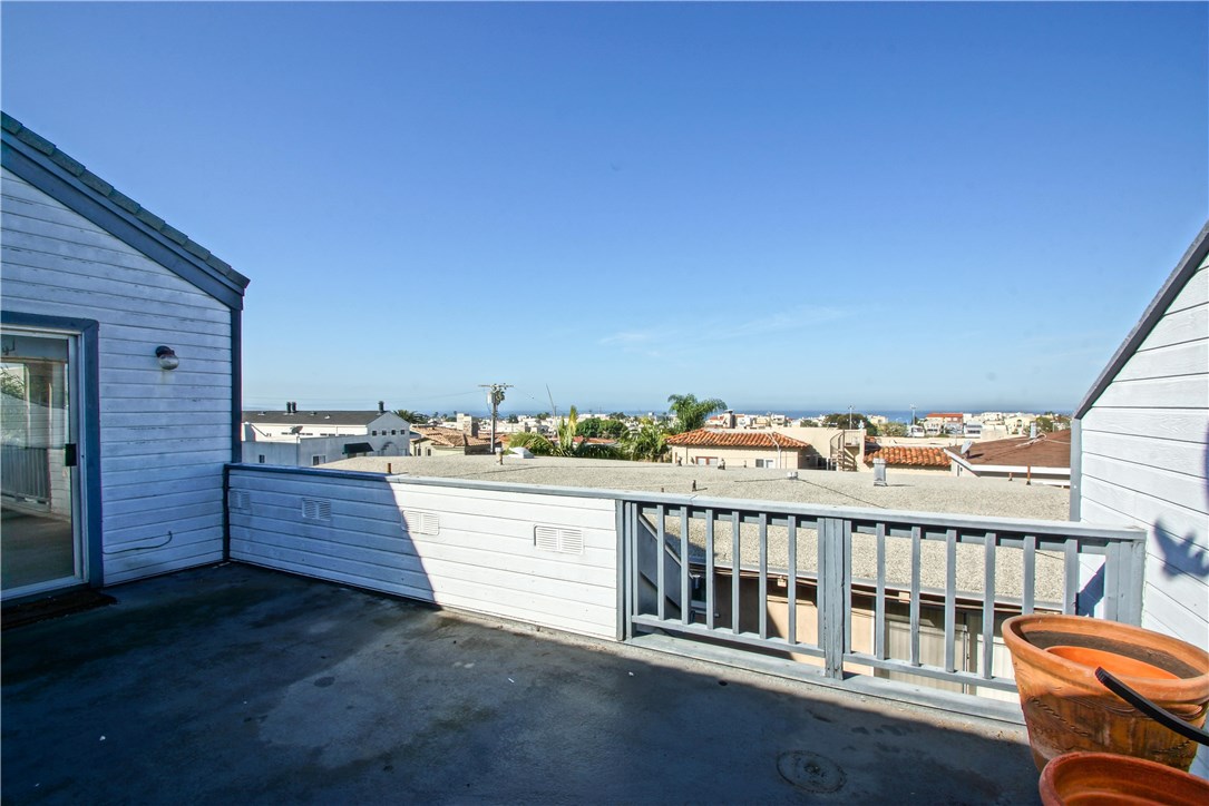 725 9th, Hermosa Beach, California 90254, 3 Bedrooms Bedrooms, ,2 BathroomsBathrooms,Residential,Sold,9th,SB18021092