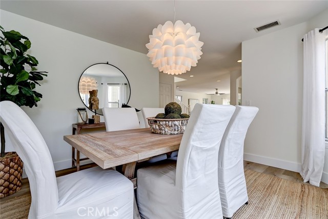 FORMAL DINING ROOM AREA