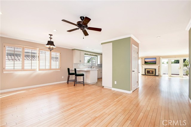 Dining area to kitchen